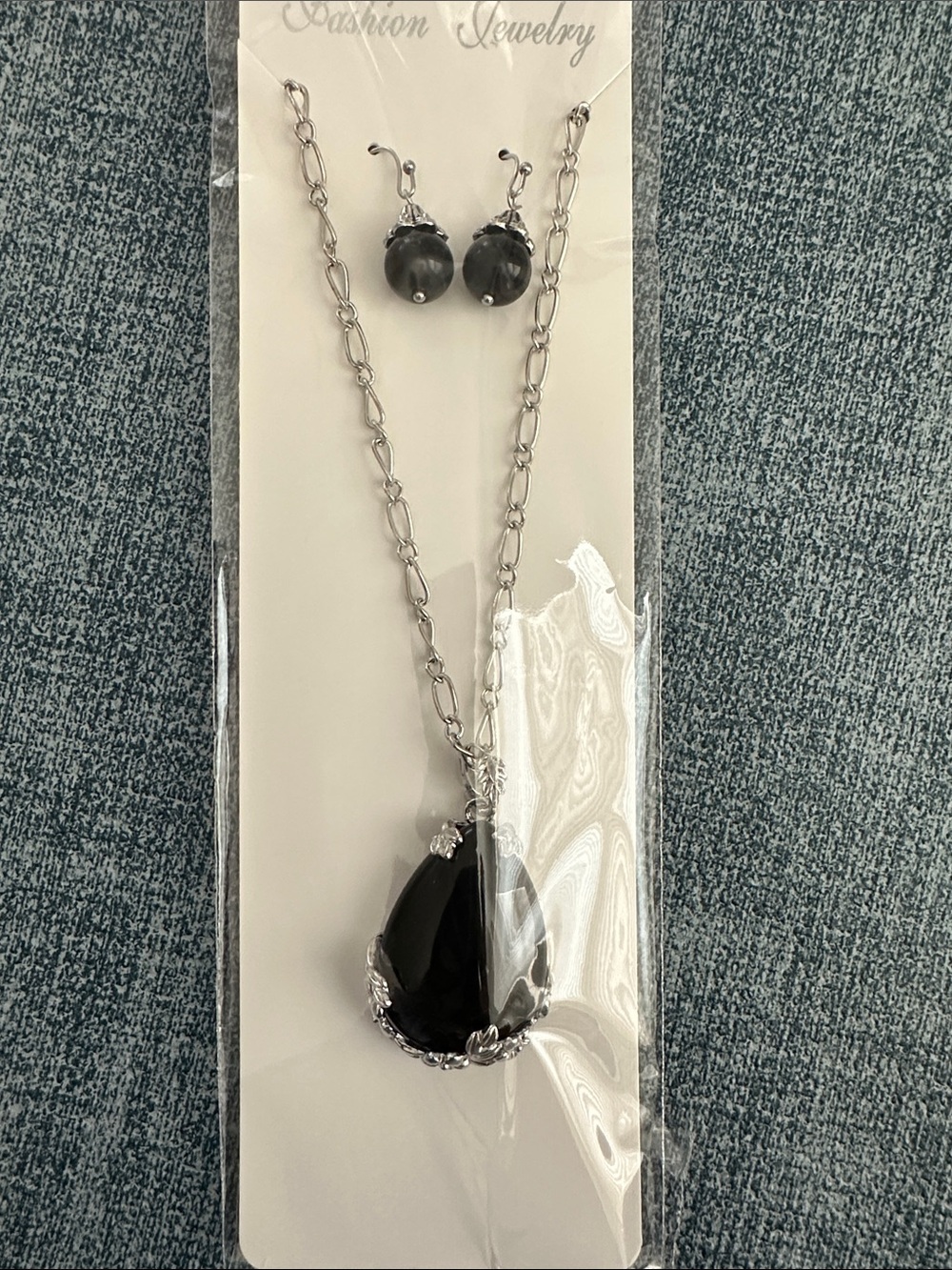 New Fashion Jewelry Black Teardrop Pendant Necklace and Earrings Set